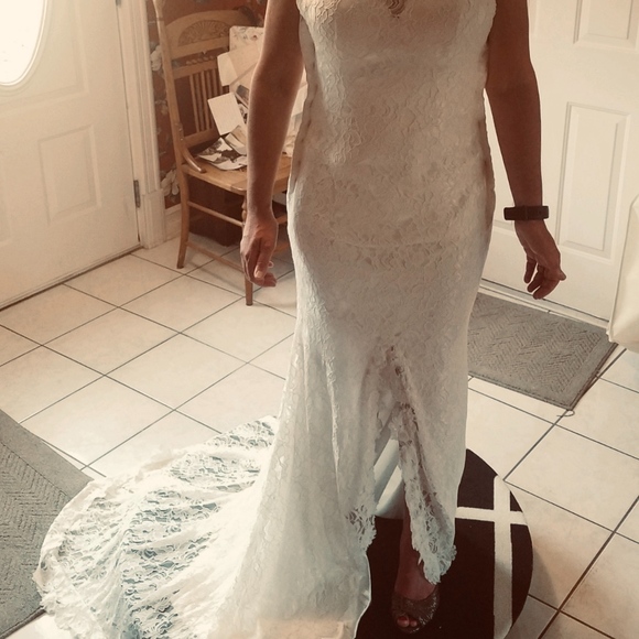 BRIDAL GOWN - NEVER WORN - Picture 3 of 6